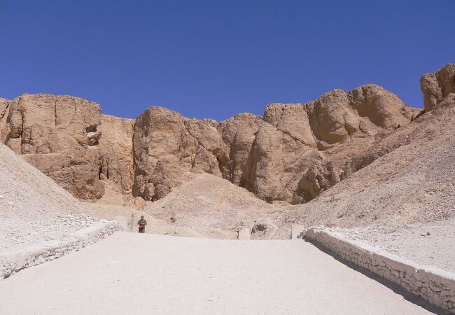 古代都市テーベとその墓地遺跡