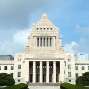 日曜日朝の国会議事堂周辺は閑散としていました