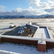 山形空港に着陸した飛行機