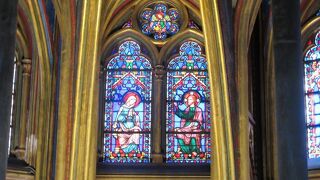 ステンドグラスを見に