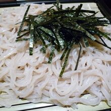 手打ちのざるそば　のど越しバッチリ！