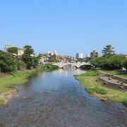 流れが穏やかなので「女川」として親しまれています