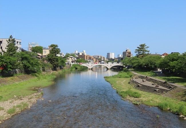 流れが穏やかなので「女川」として親しまれています