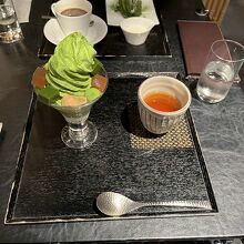 抹茶パフェとほうじ茶セット：1650円