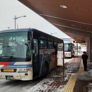 飛行機に合わせて運行