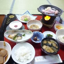 手作り料理が多い朝食、あら汁美味い