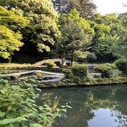 神社境内にこんなすばらしい庭園