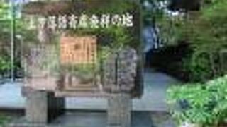 上方落語寄席発祥地顕彰碑 (坐摩神社境内)