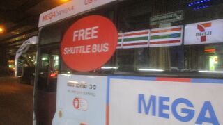 専用の無料シャトルバス