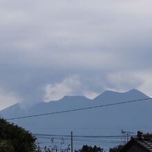 黒酢の里で、見えた桜島は、太い噴煙が見えました