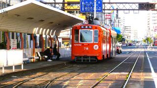 みかん色に統一された電車　～　伊予鉄道 市内線（路面電車）