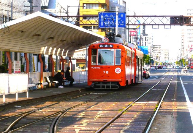 みかん色に統一された電車　～　伊予鉄道 市内線（路面電車）