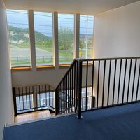 踊り場から見える景色が広がっていました。