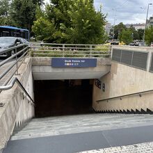 デアーク フェレンツ広場駅