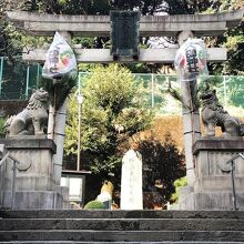 昭和15年(1940年)に奉納された石鳥居