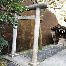 社殿の左手には、境内社の猿田彦神社があります。