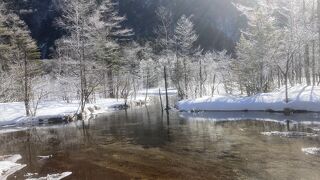 厳冬期の上高地ハイキング