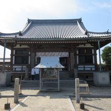 空襲を逃れた大師堂