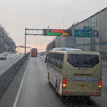 乗っているバスからの景色