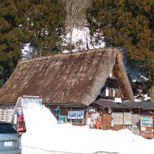 合掌造りのかわいいお店