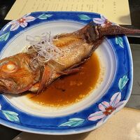 夕食、メンメ煮付け、茶そば、サーモンイクラ漬