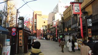 浅草寺の真ん前の道