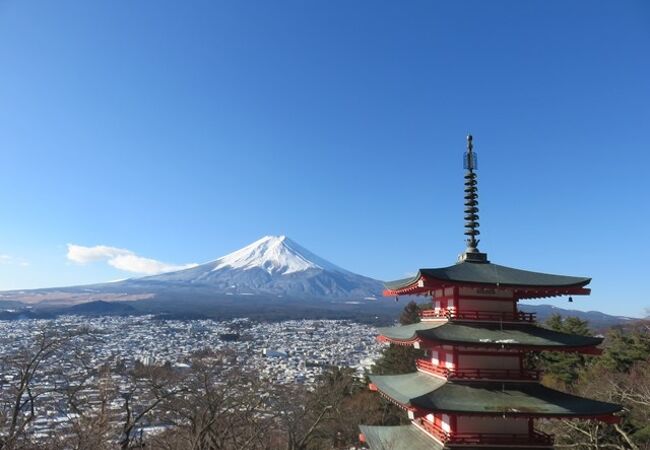 塔と富士山の絶景コラボ