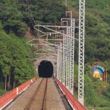 同県内にも険しい山岳越え