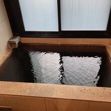 源泉掛け流しの部屋風呂