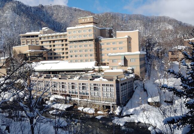 雪の定山渓は、ひなびた温泉街でした