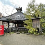 駅前で列車の待ち時間にも便利