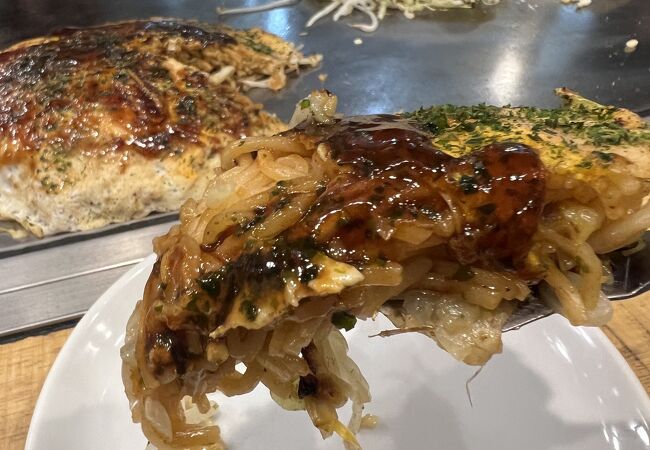 やっぱりブチうまい麗ちゃんのお好み焼き♪( ´▽｀)