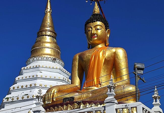 大仏が目立ちます