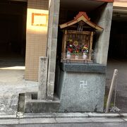 坂本龍馬・中岡慎太郎を敬愛していた中井正五郎の殉難の碑があります。小さく目立たない碑です。