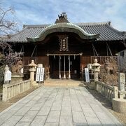 月照寺の隣に建つ神社です