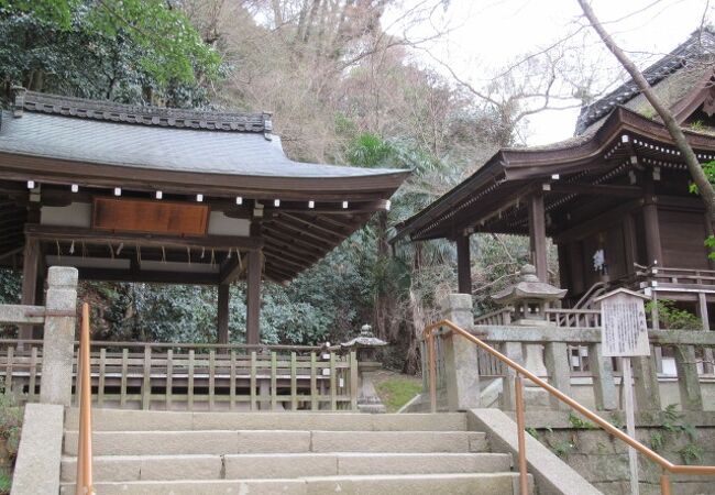 「徒然草」に登場する神社なのよ