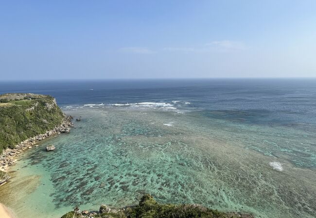 海のグラデーションが美しい