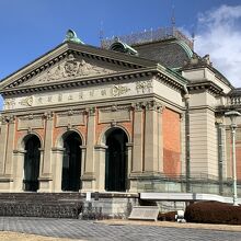 重要文化財の片山東熊による設計の明治古都館。閉館しています。