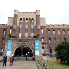 ミライザ大阪城の建物外観