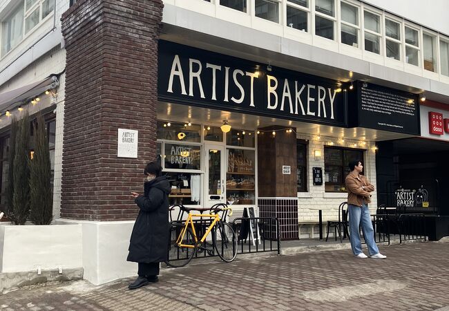 ARTIST BAKERY