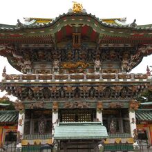 日光東照宮そっくりの孝養門