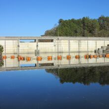 播磨科学公園都市で開発された丘陵地からの洪水対策で竣工
