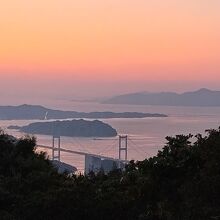 日没後は来島海峡大橋もライトアップされます