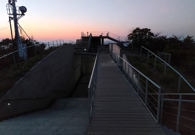 隈研吾氏設計の亀老山展望公園からの夜景が素晴らしかった