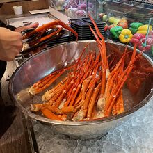 夕食のカニ。美味しかったです