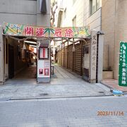 道修町通り沿いに