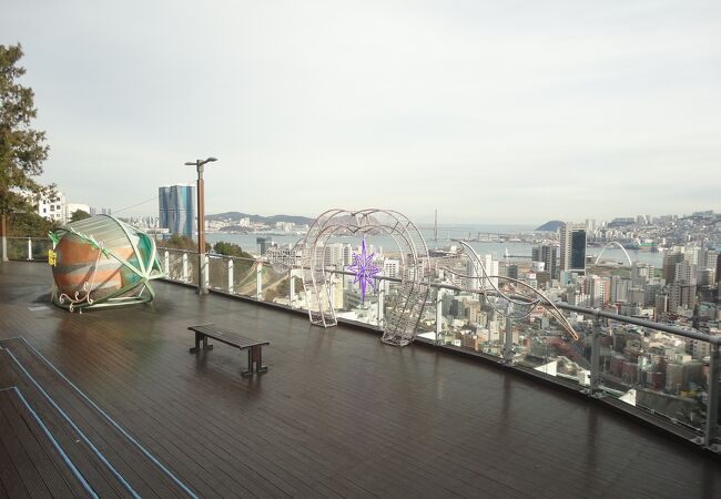 釜山港を見下ろす