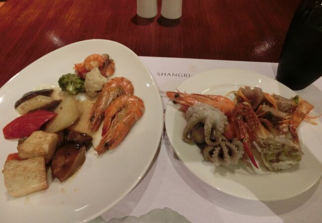 朝食は申し分なし、夕食は微妙…