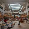 お洒落な店構えの素敵な本屋さん