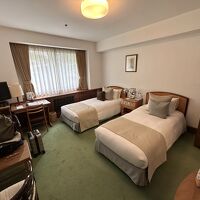 派手さは無く落ち着いた調度品、きれいに手入れされています